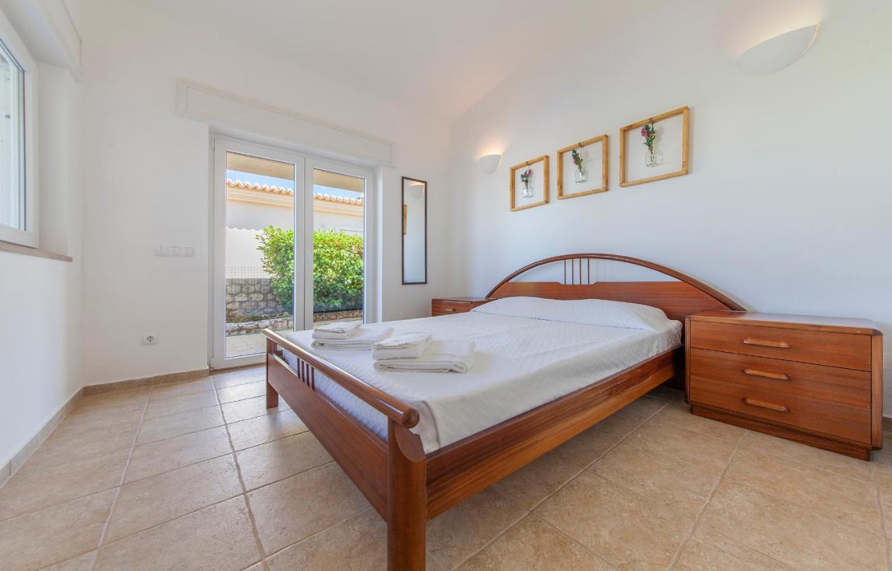 לאגוּ‏ש N - Astonishing Bay View Guesthouse מראה חיצוני תמונה